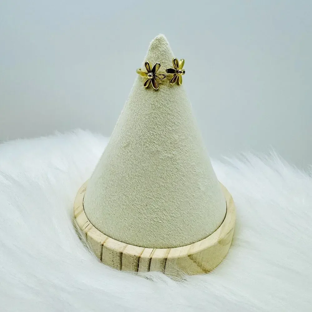 Golden Daisy Ring Size 9